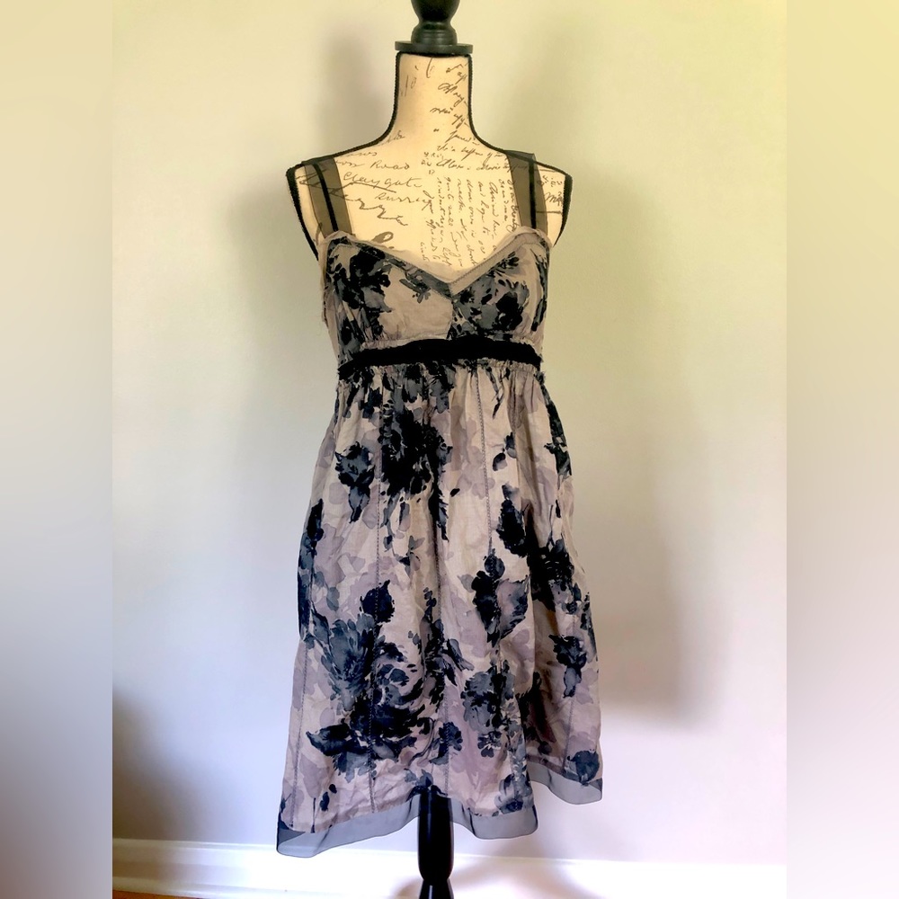 LOFT cocktail/party dress gray with black/gray floral design Size:10